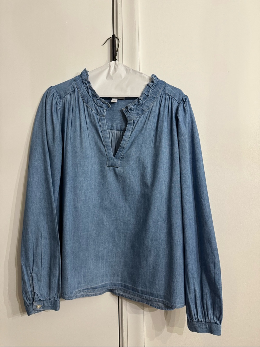 Ann Taylor Light Blue Chambray Ruffle Collar Blouse EUC